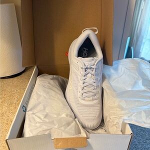 Hoka  Bondi 7 women’s White Running Shoes